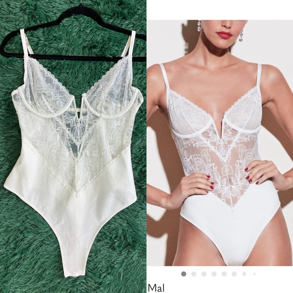 Fleur du Mal Large Silk Lace Plunge Neck
Gardenia Lace Bodysuit